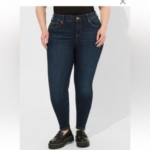 NWT Torrid High Rise Bombshell Skinny Jeans - Canary Wharf / Dark Navy Blue 20R